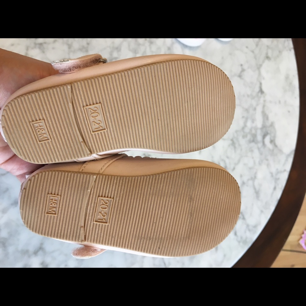 Shoes ๐ธ - Picture 3 of 3